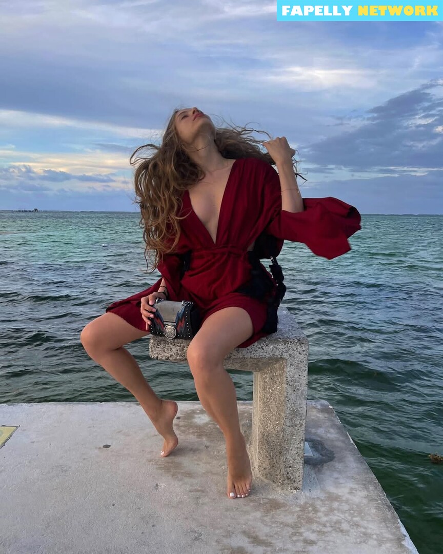 Xenia Tchoumi / myqueenxeniaa / xenia عارية صورة #3